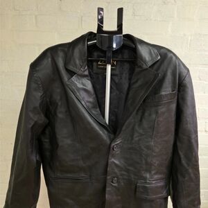 ZAYN Luxury Leather Goods Men's Black Genuine Leather Jacket with Lined Pockets